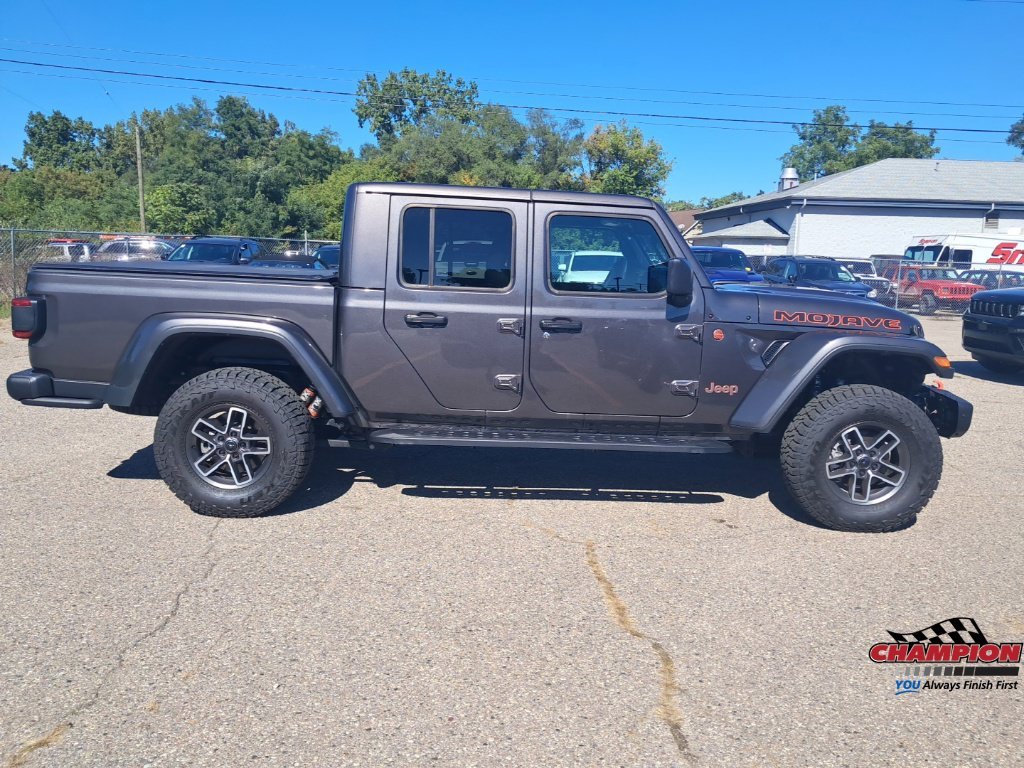 Used 2025 Gray Jeep Mojave image 8
