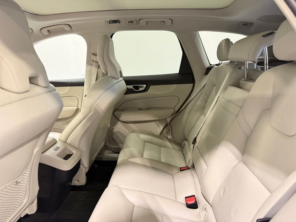 Used 2019 Silver Volvo  image 10