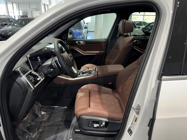 New 2026 Mineral White Metallic BMW xDrive40i image 14