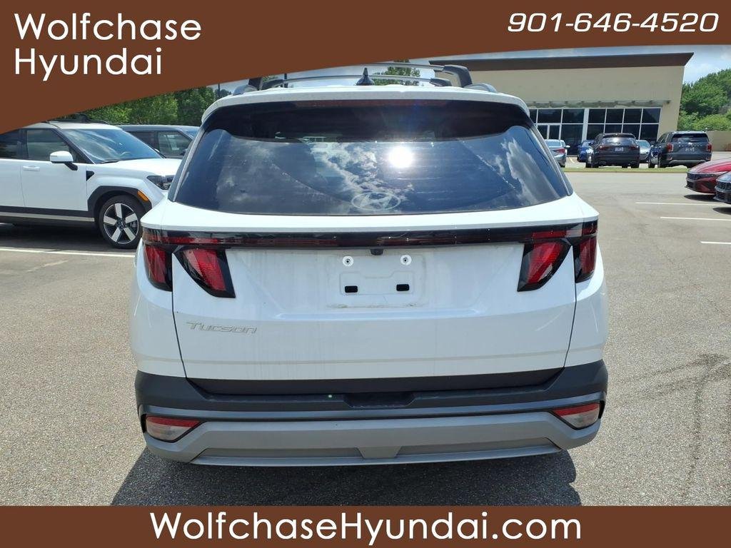 New 2026 White Hyundai SEL FWD image 4