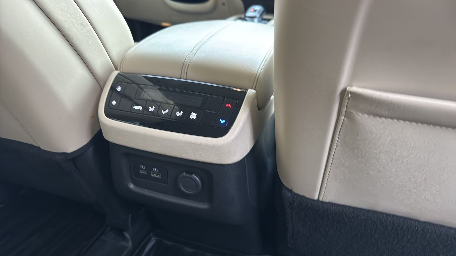 Used 2022 Black INFINITI LUXE image 25