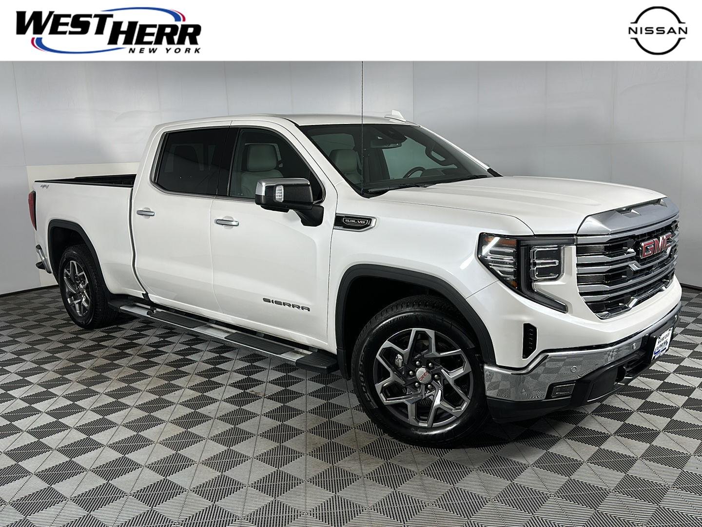 Used 2022 White Frost Tricoat GMC SLT image 1