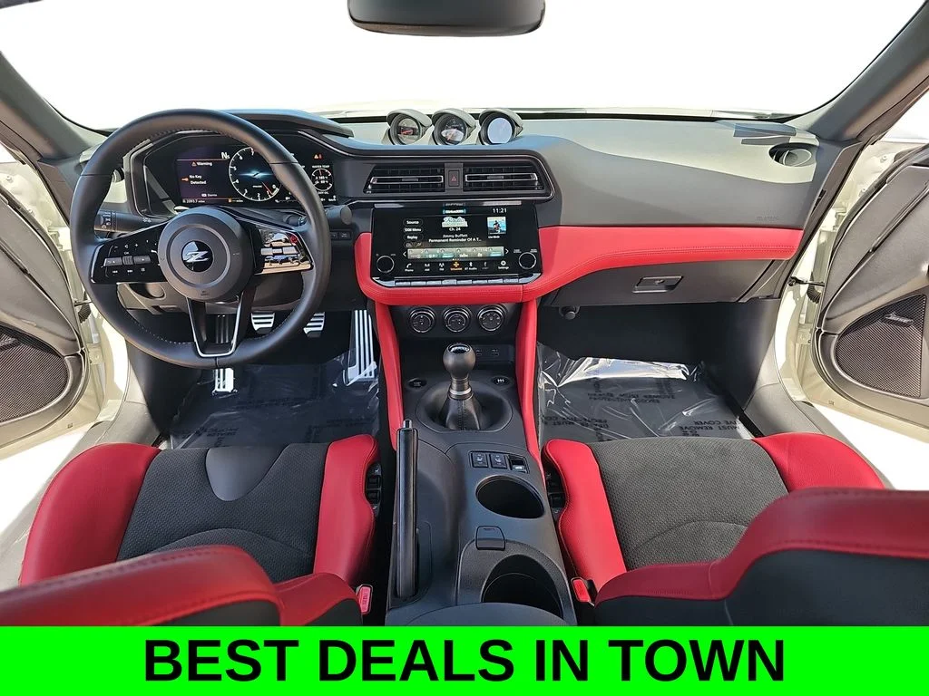 Used 2025 White Nissan Performance image 9