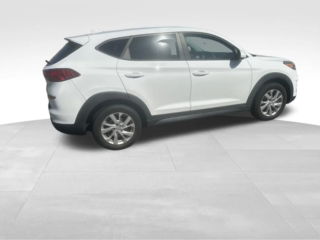 Used 2019 White Hyundai SE image 23