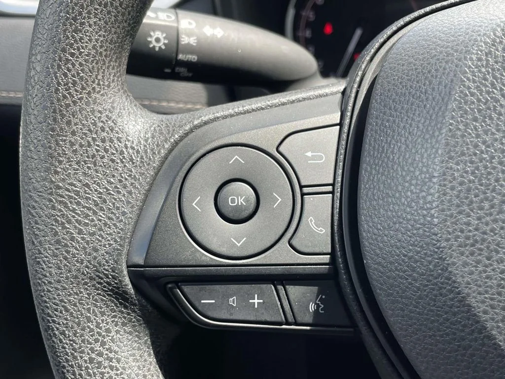 Used 2025 Silver Sky Metallic Toyota XLE image 9