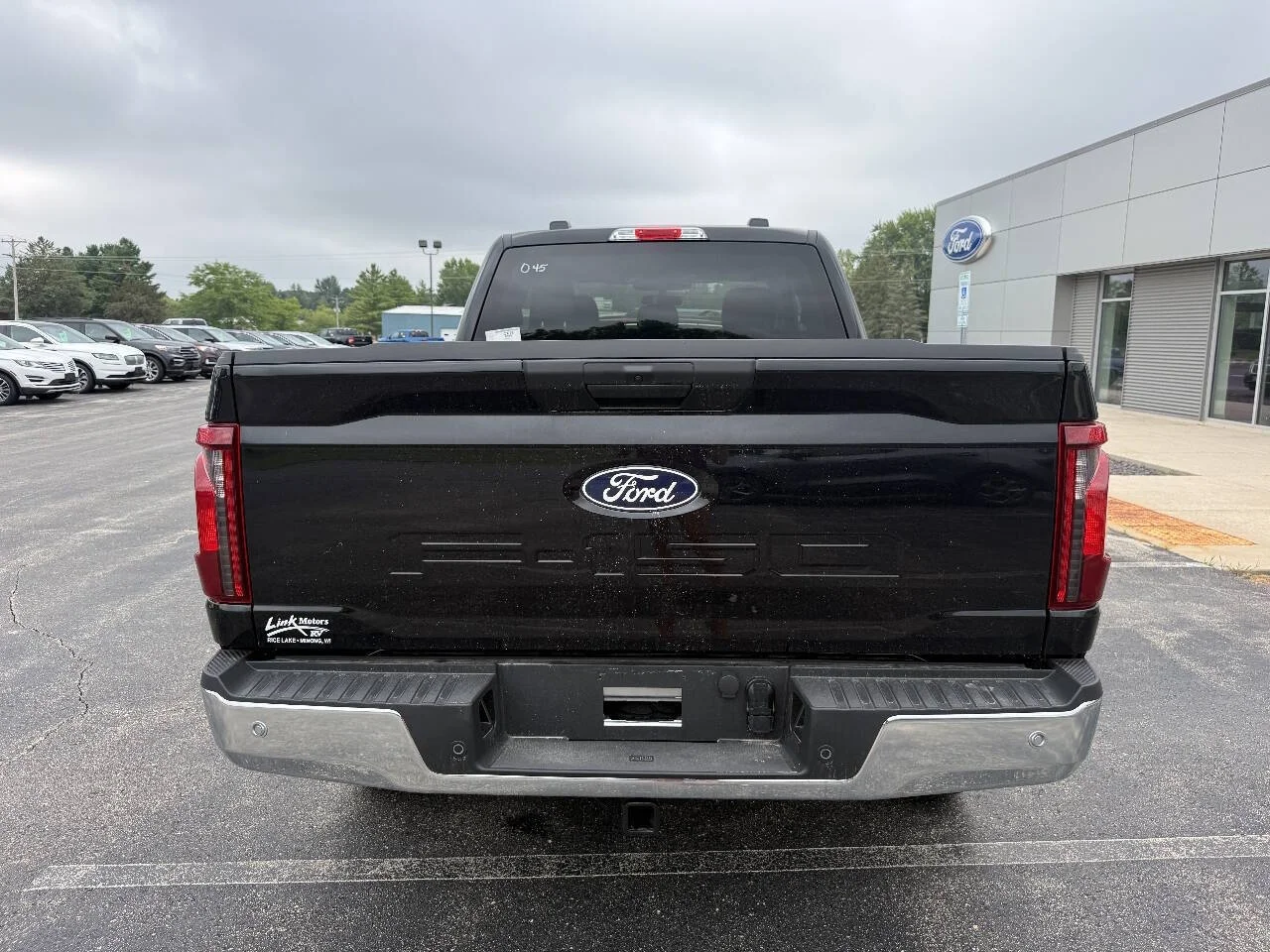 New 2026 Agate Black Metallic Ford XLT image 4