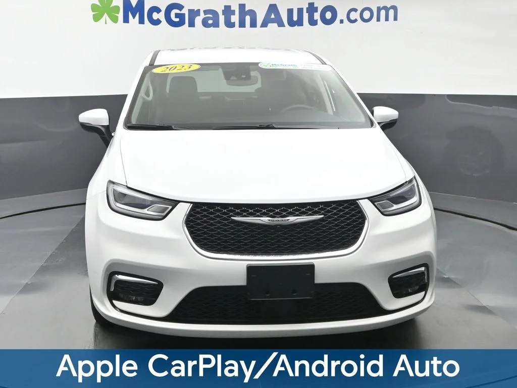 Used 2023 White Chrysler Touring L image 7