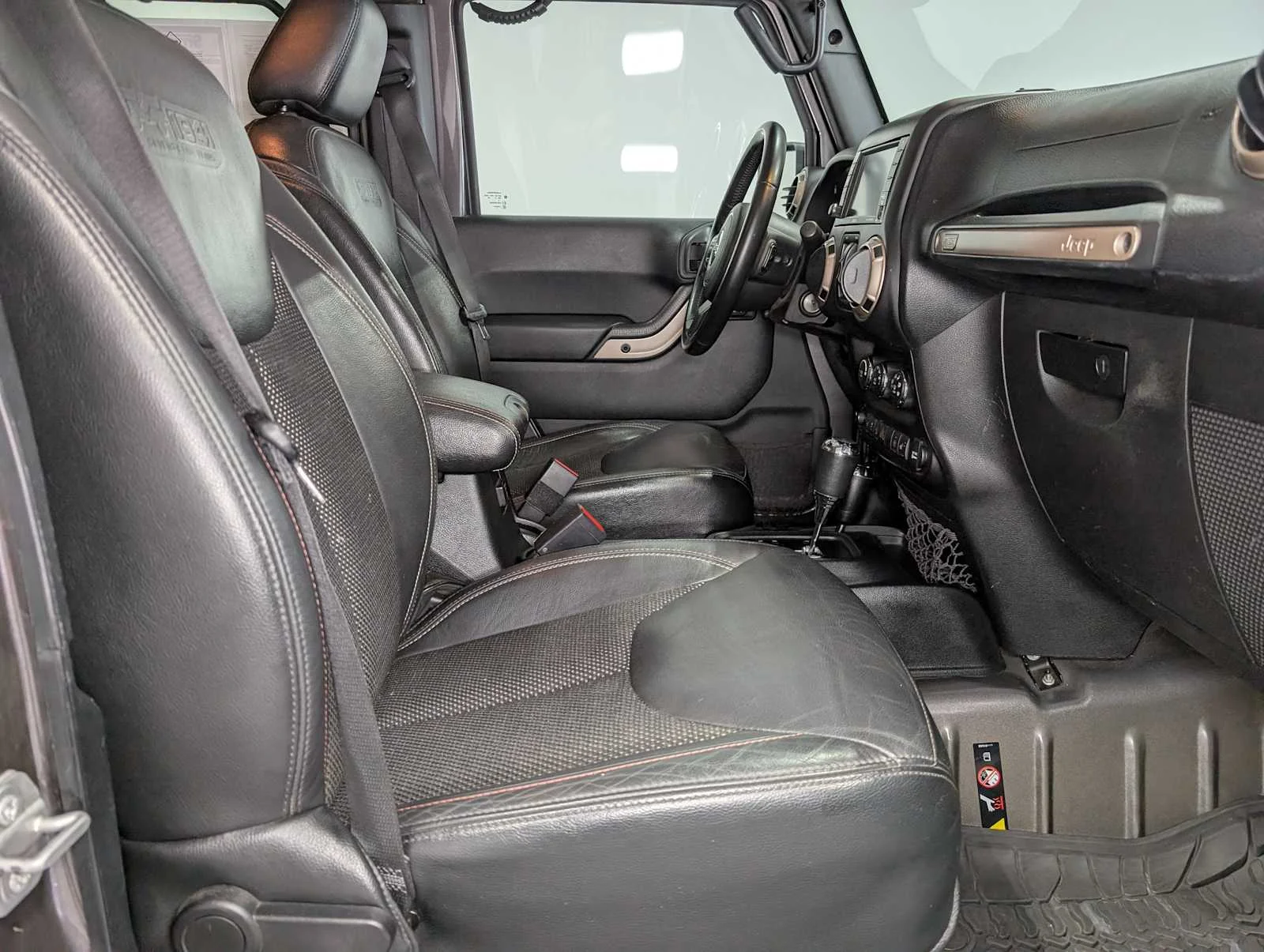 Used 2016 Granite Crystal Metallic Clearcoat Jeep 75th Anniversary image 40