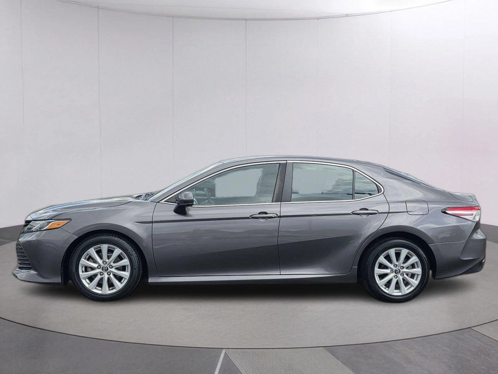 Used 2018 Predawn Gray Mica Toyota LE image 8