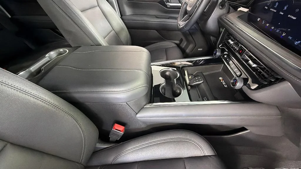Used 2025 Summit White Chevrolet LT image 38