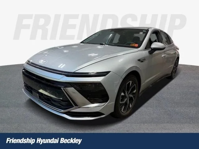Used 2024 Silver Hyundai SEL image 1