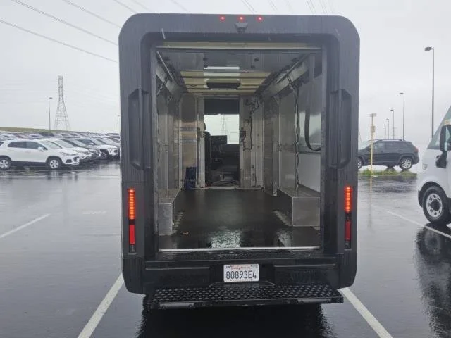 Used 2023 Oyster White BrightDrop EJY image 3