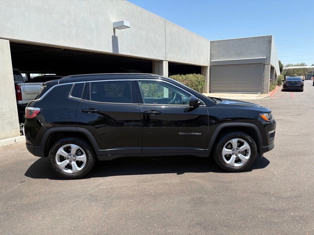 Used 2018 Black Jeep Latitude image 3