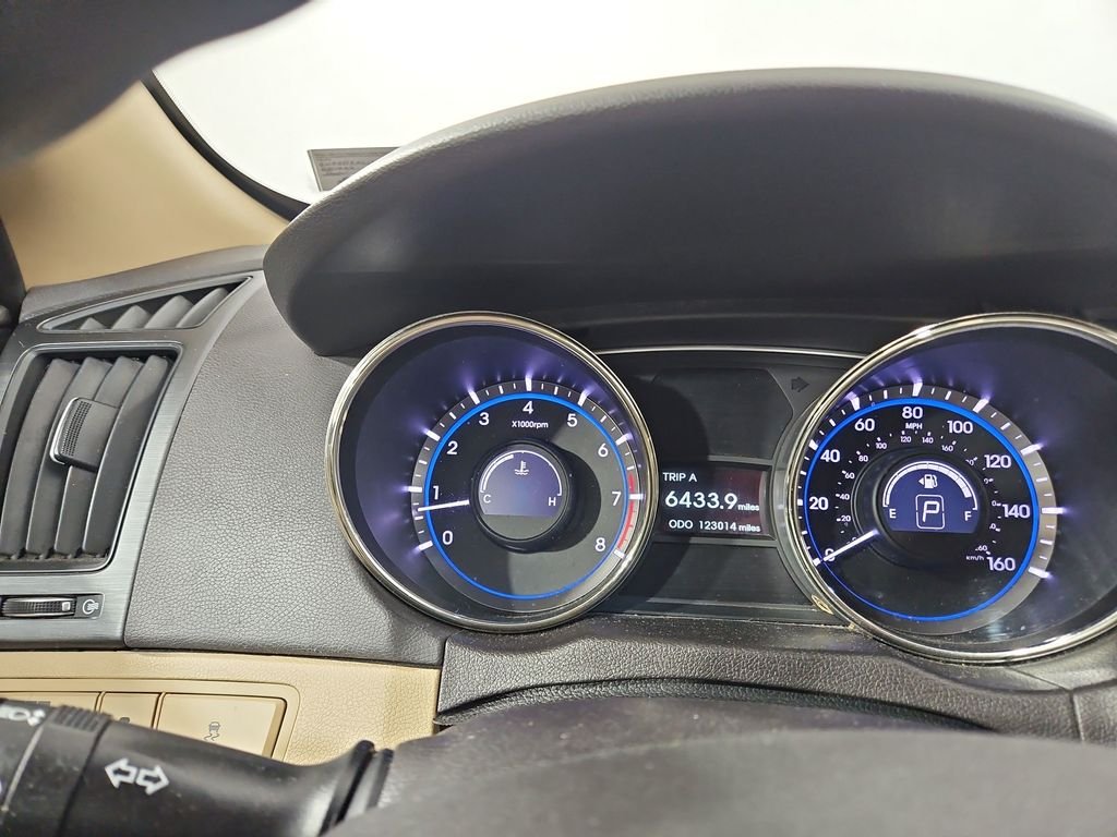 Used 2012 White Hyundai GLS image 16