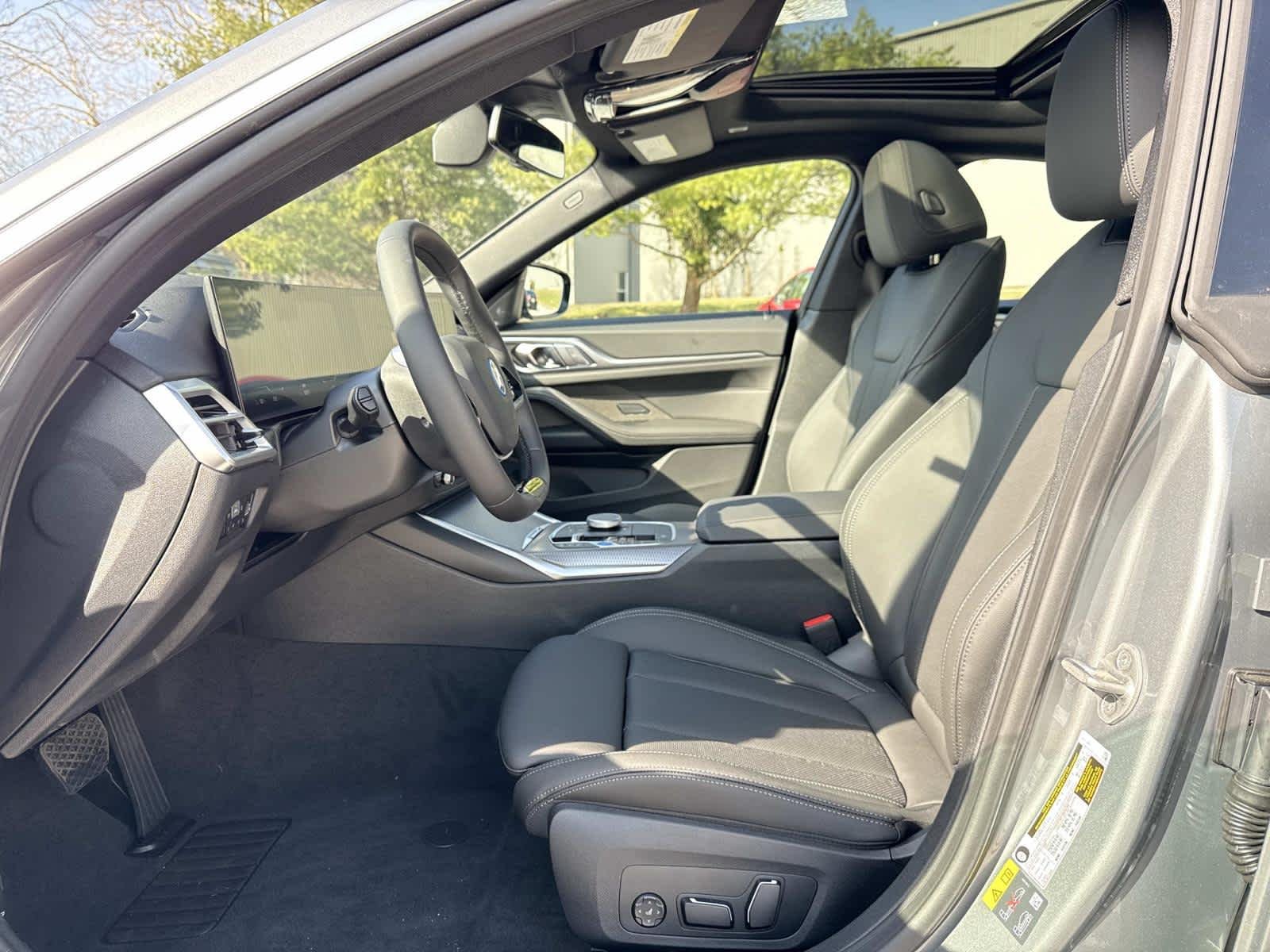 New 2026 Skyscraper Grey Metallic BMW xDrive40 image 14