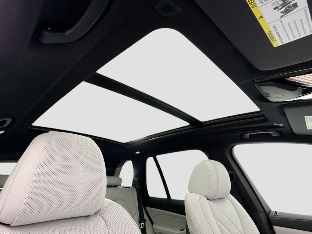 New 2026 White Metallic BMW xDrive40i image 17