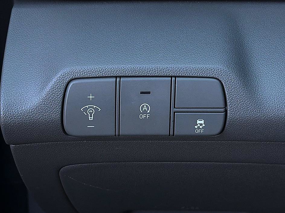 Certified Used 2024 Fluid Metal Hyundai SE image 20