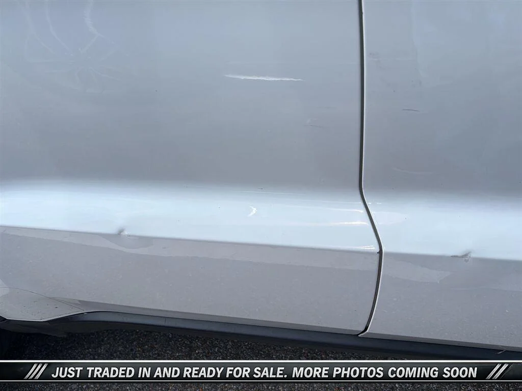 Used 2018 White Jeep Limited 4x2 image 5