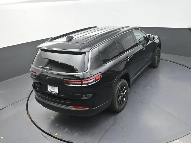 New 2027 High-Gloss Black Paint Jeep Laredo Altitude image 16