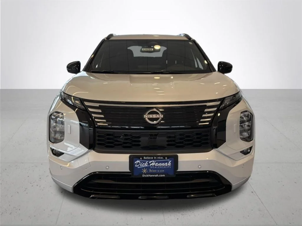 New 2026 White Nissan Platinum image 3