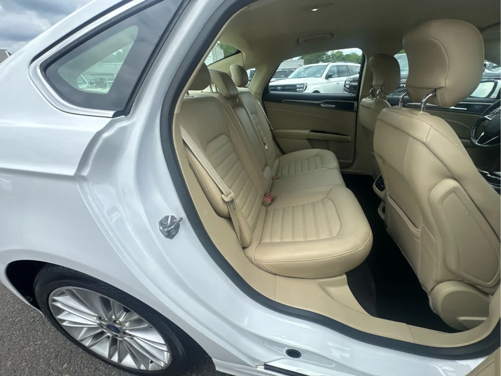 Used 2014 Oxford White Ford SE image 26