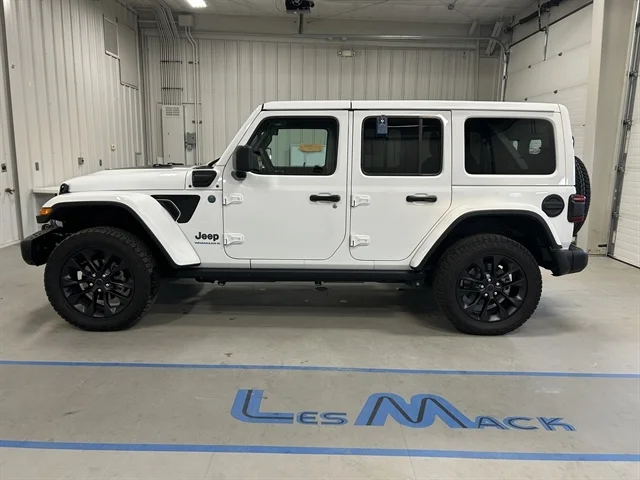 Used 2025 WHITE JEEP Backcountry image 9