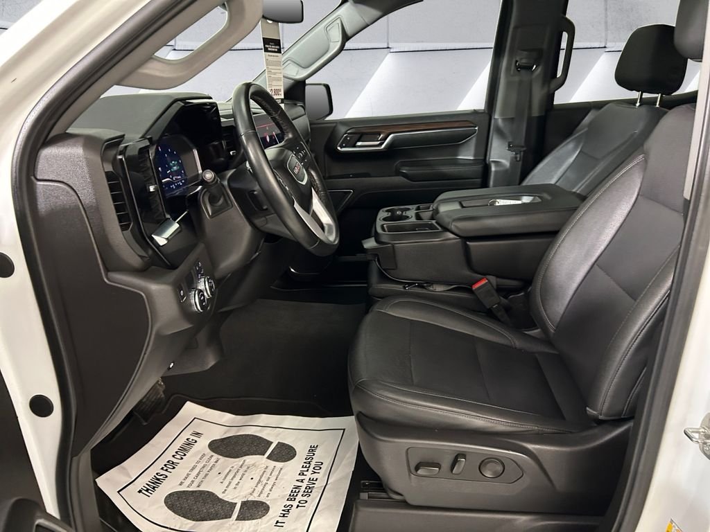 Used 2024 White GMC SLT image 8