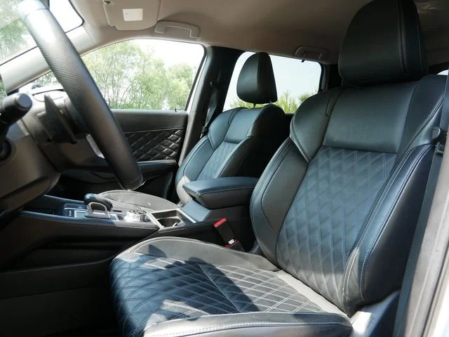 Certified Used 2024 White Diamond Mitsubishi SEL image 10