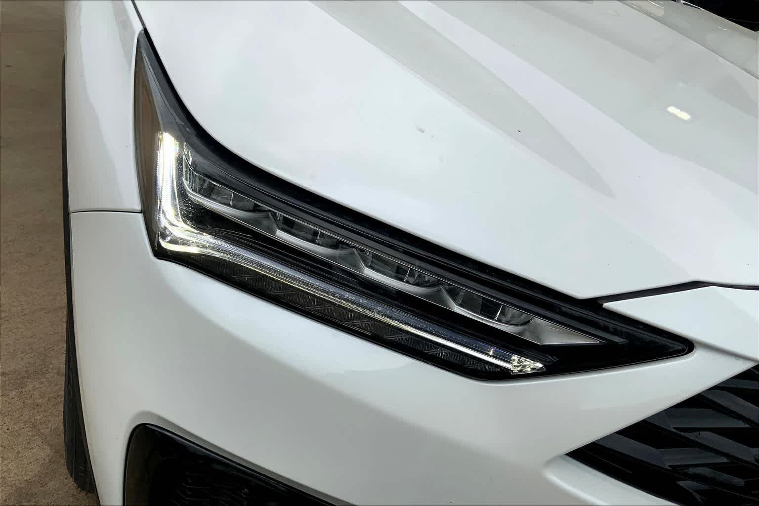 Used 2025 Platinum White Pearl Acura w/A-Spec Advance Package image 13