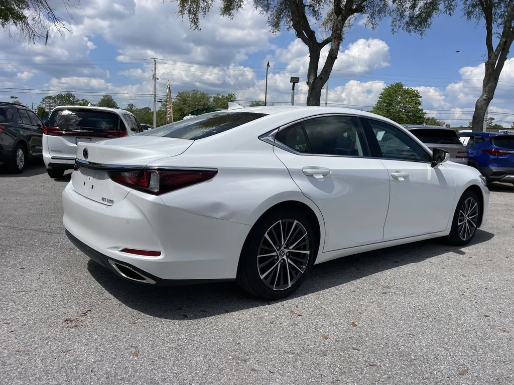 Used 2023 White Lexus 350 image 3