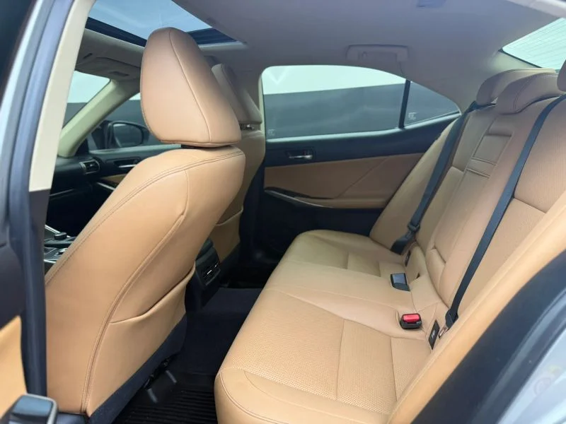 2016 Lexus IS 200t - Photo 35