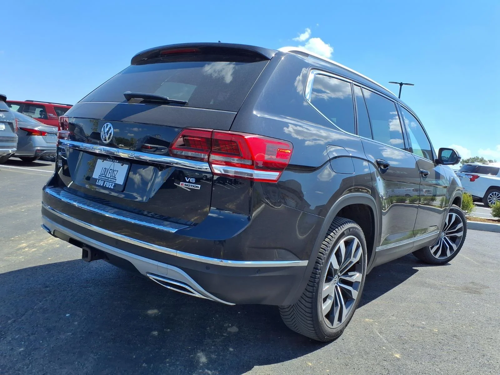 Used 2019 Deep Black Pearl Volkswagen 3.6L V6 SEL Premium image 36
