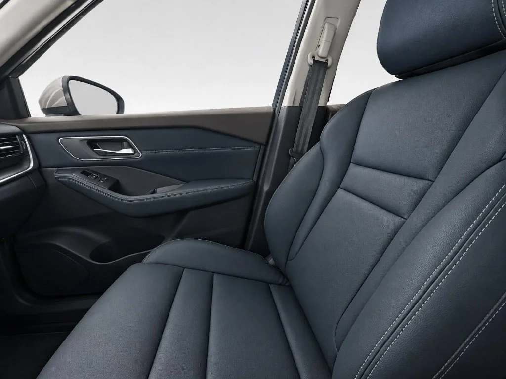 Used 2021 Gray Nissan SL image 15