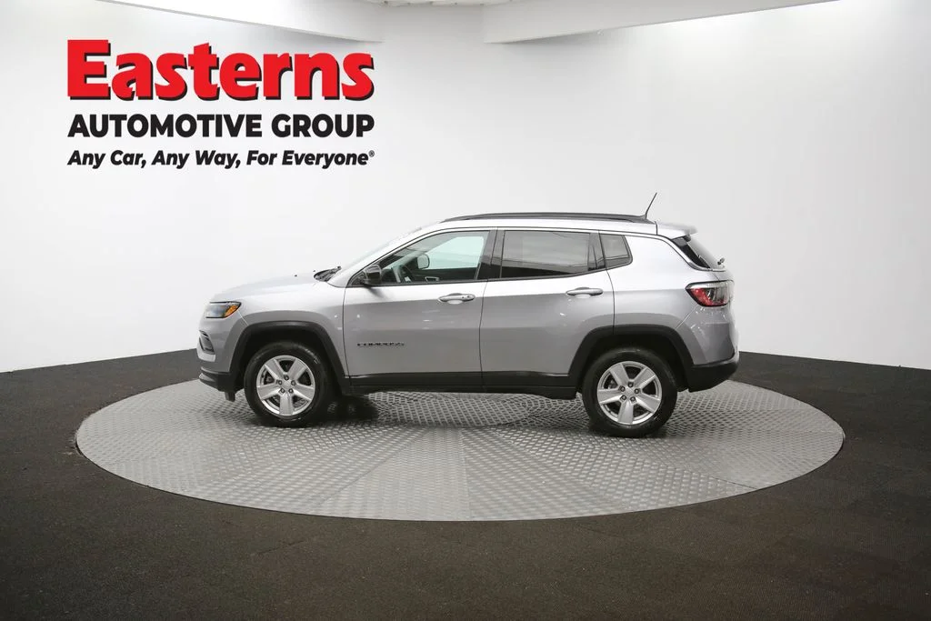 Used 2022 Silver Jeep Latitude image 57