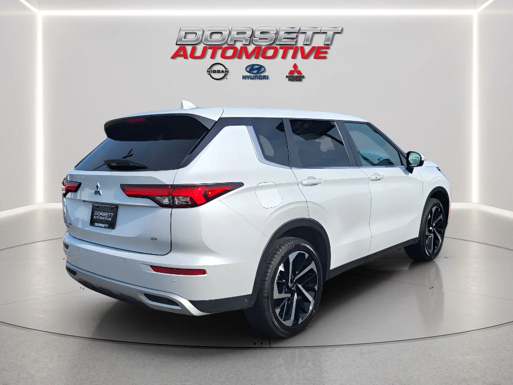 Used 2024 White Diamond Mitsubishi SE image 6