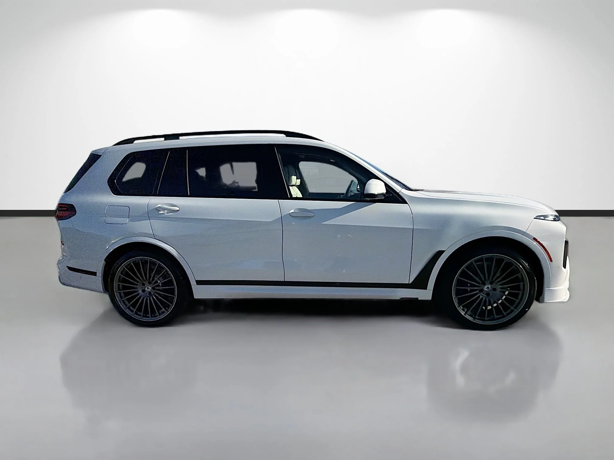 New 2026 Alpine White BMW ALPINA XB7 image 2