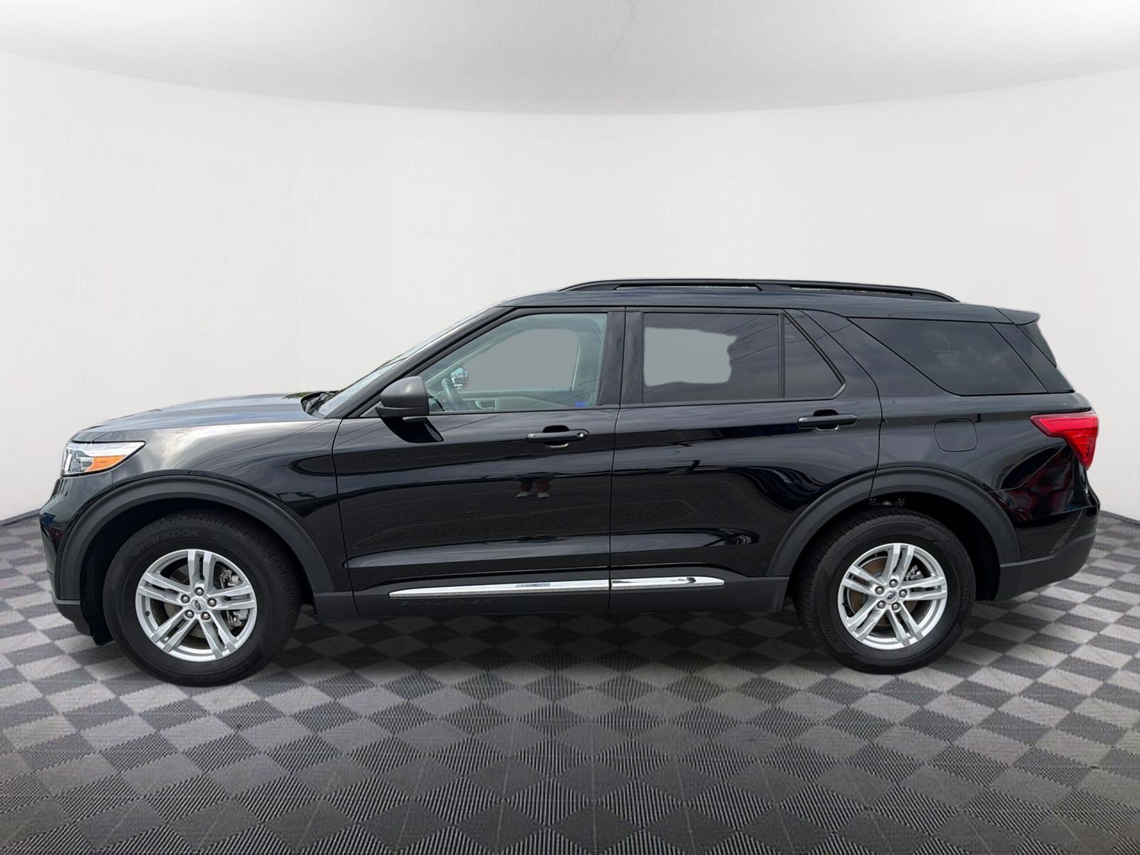 Used 2023 Agate Black Metallic Ford XLT image 4