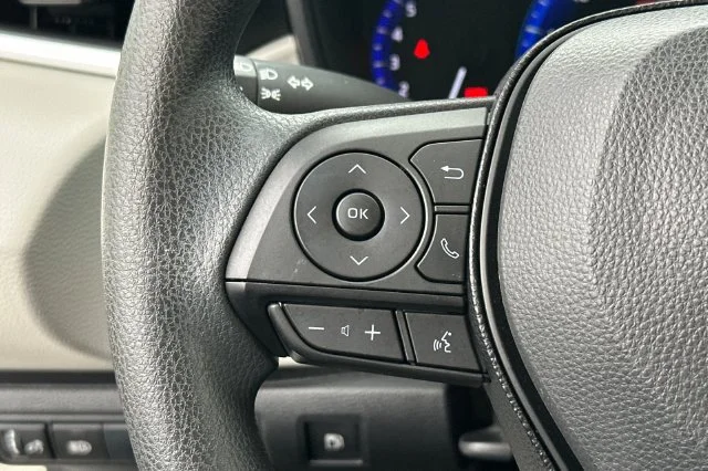 Used 2020 White Toyota LE image 26