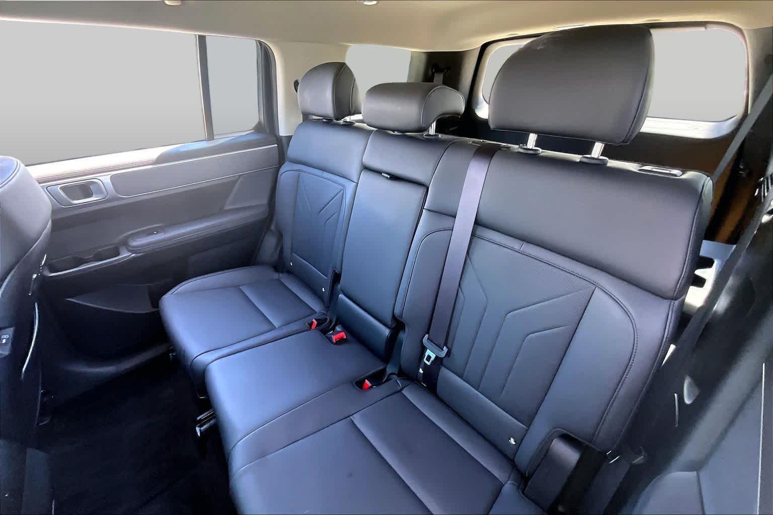 Used 2024 Shimmering Silver Hyundai XRT image 19