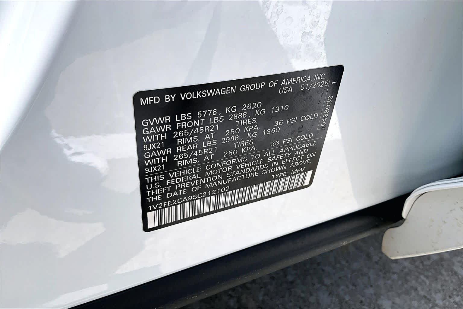 Used 2025 Opal White Pearl Volkswagen 2.0T SEL Premium R-Line image 34