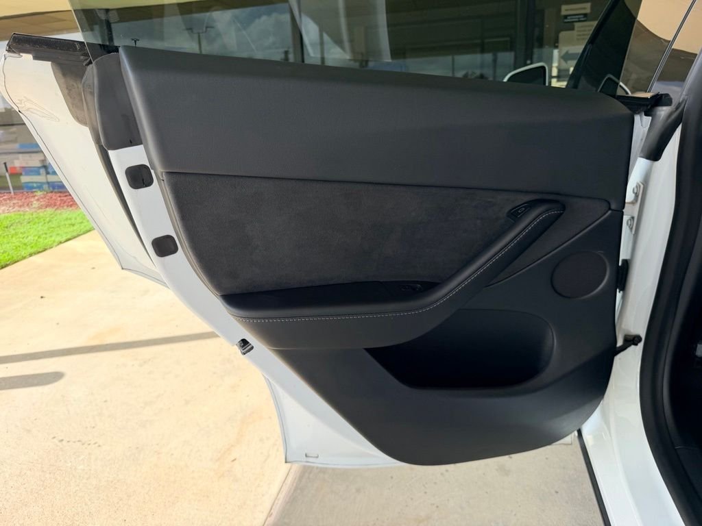 Used 2021  Tesla Long Range image 26