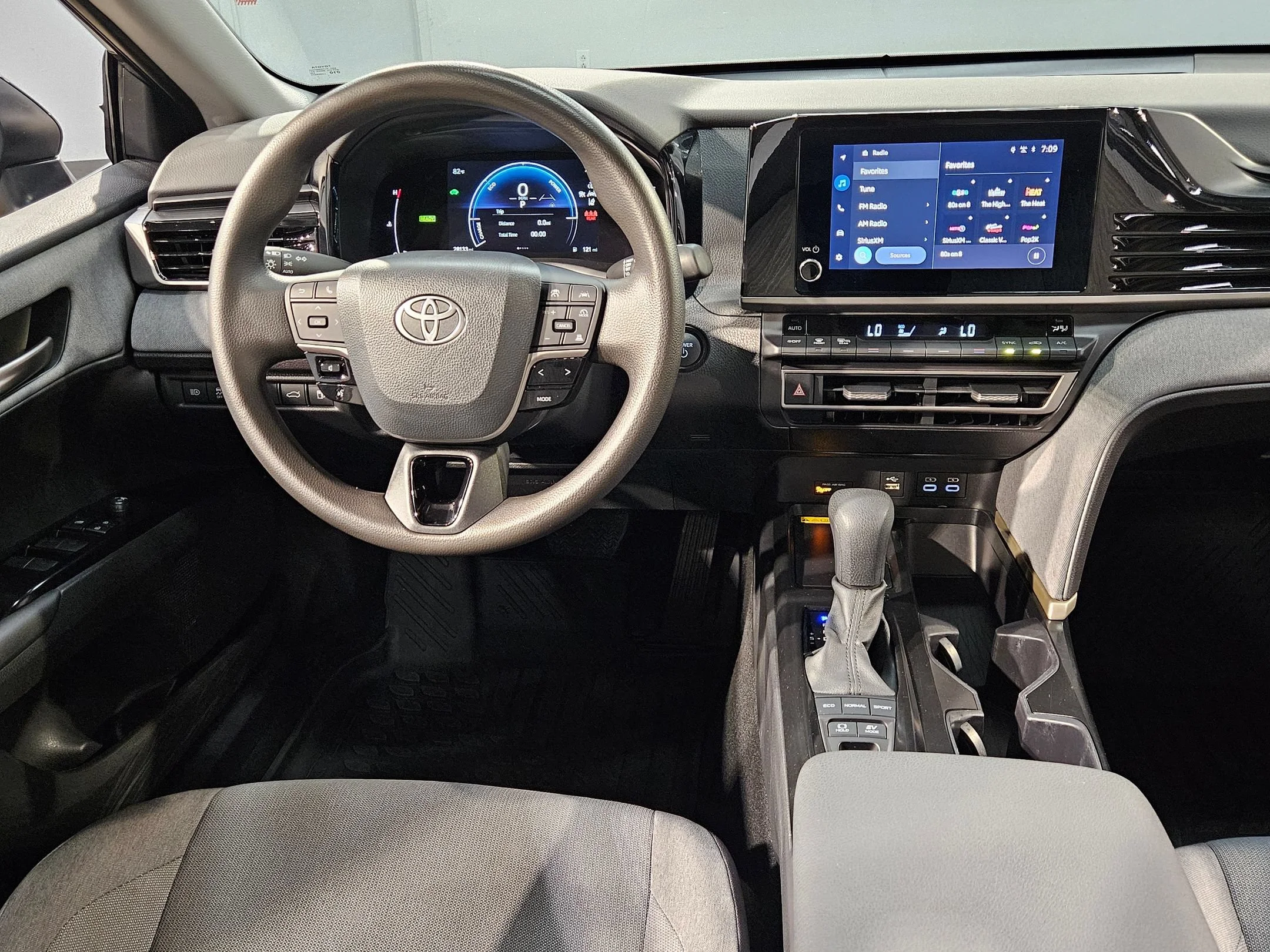 Used 2025 Underground Toyota LE image 9