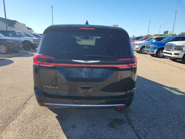 Used 2025 Black Chrysler Select image 24