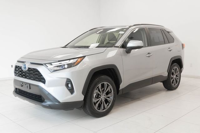 Used 2023 Silver Toyota XLE Premium image 14