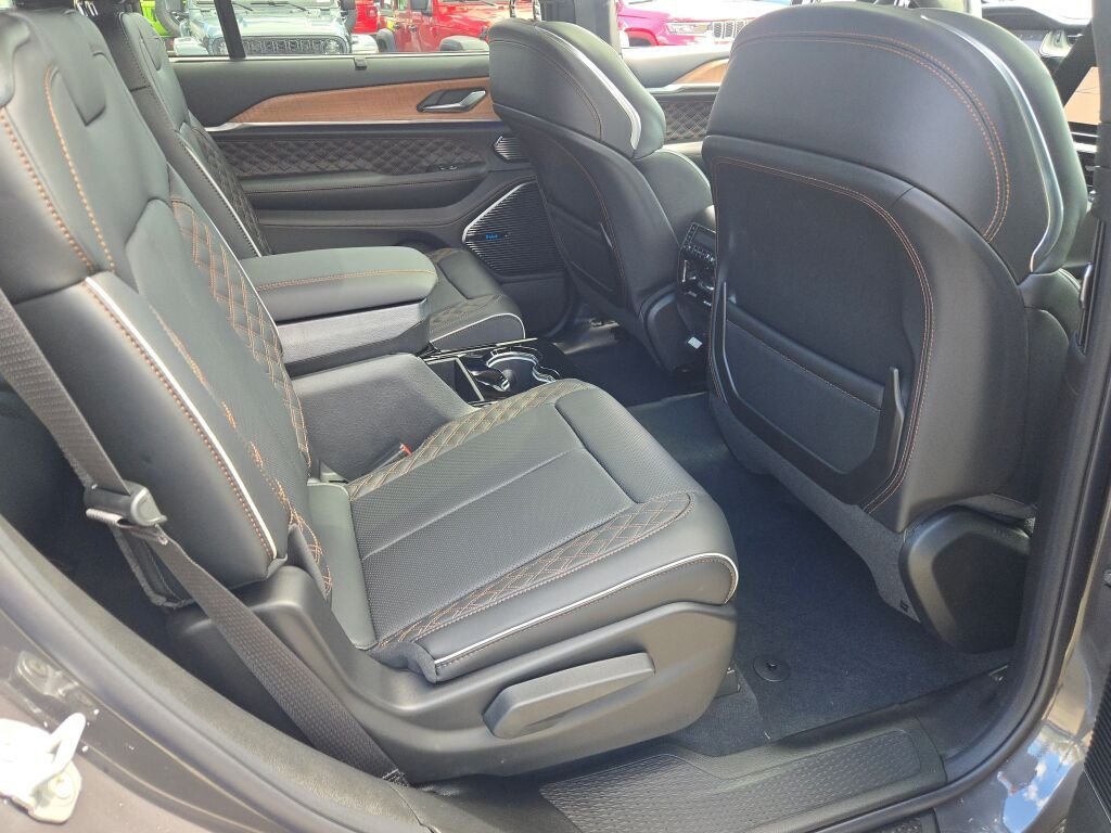 New 2026 Baltic Gray Metallic Clear-Coat Exterior Paint Jeep Summit image 11