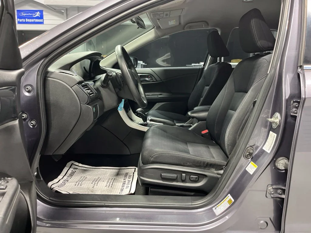 Used 2015 Modern Steel Metallic Honda Sport image 11