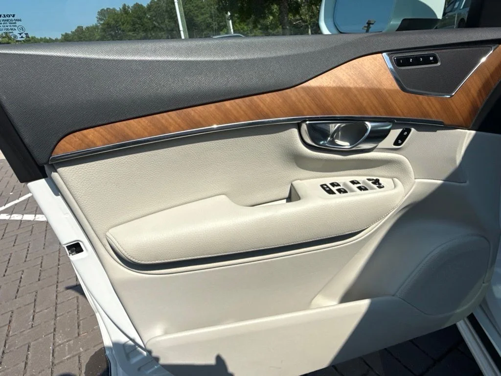 Used 2021 White Volvo T5 Momentum image 15