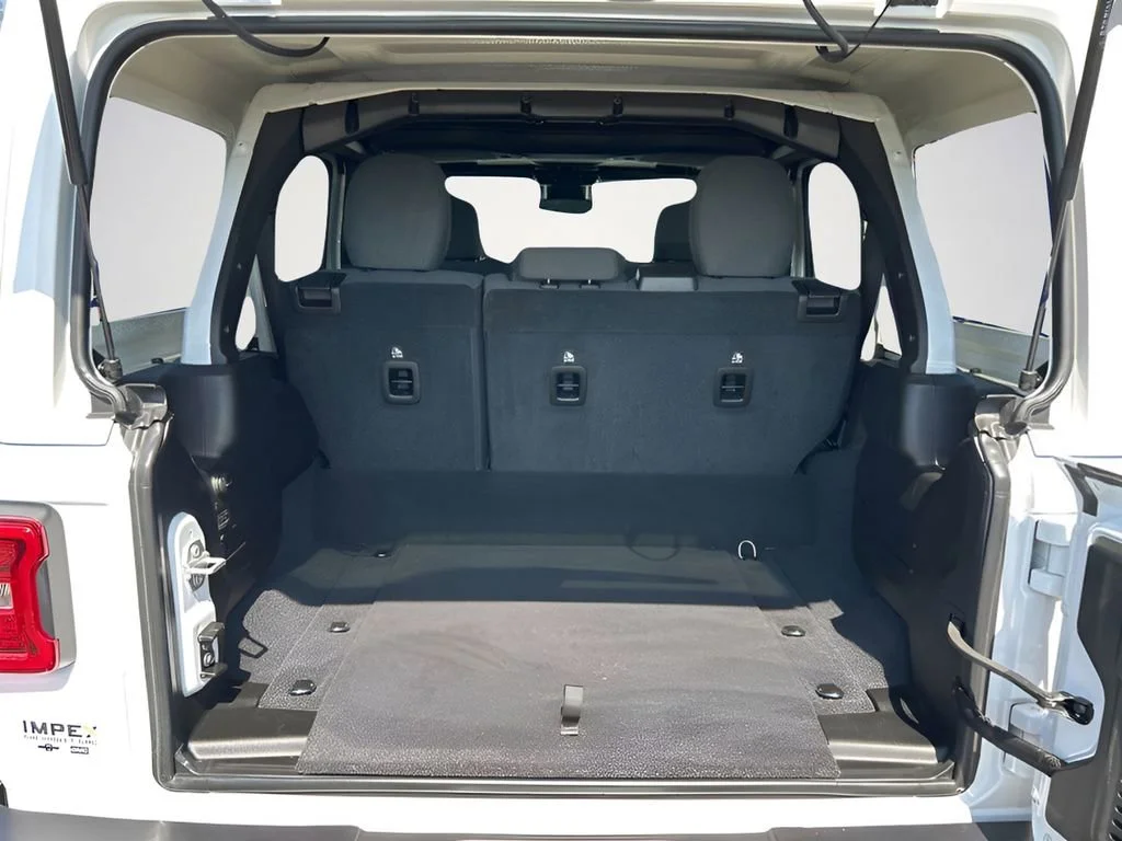 Used 2025 White Jeep Sahara image 10