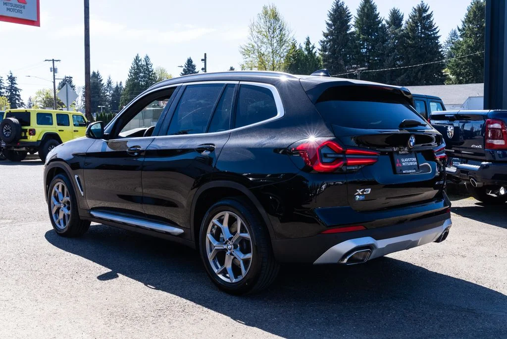 Used 2023 Black BMW xDrive30i image 4