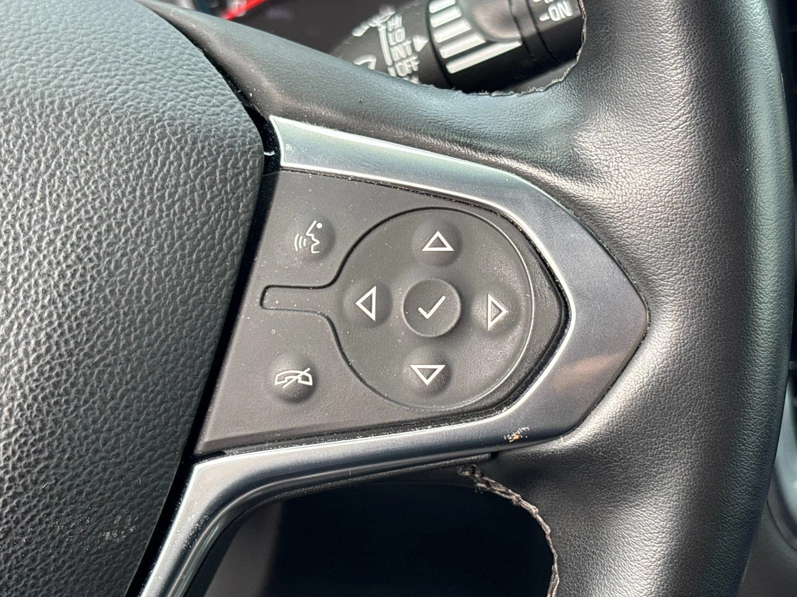 Used 2023 Mosaic Black Metallic Chevrolet LT Leather image 19